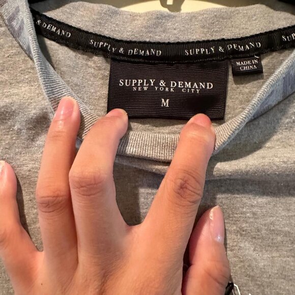 LIGHTLY USED SUPPLY AND DEMAND Mens T-shirt - Size M Medium - Picture 3 of 5